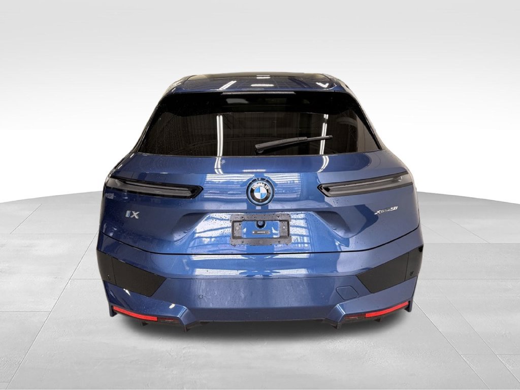 Used 2024 BMW iX xDrive50 w/ Sport Package AWD/4WD image 4