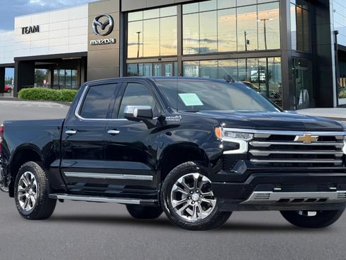 Used 2024 Chevrolet Silverado 1500 High Country w/ Technology Package AWD/4WD image 2