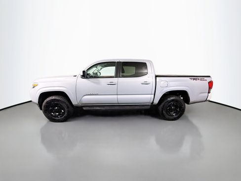 Used 2020 Toyota Tacoma SR5 RWD image 6