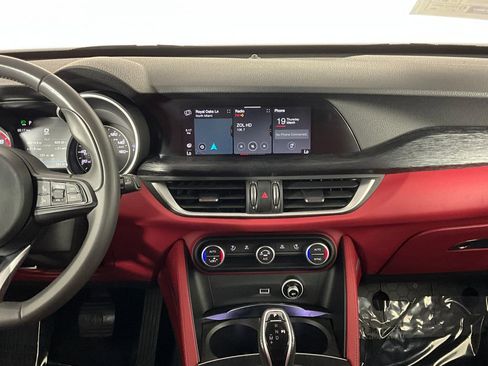 Used 2020 Alfa Romeo Stelvio image 12