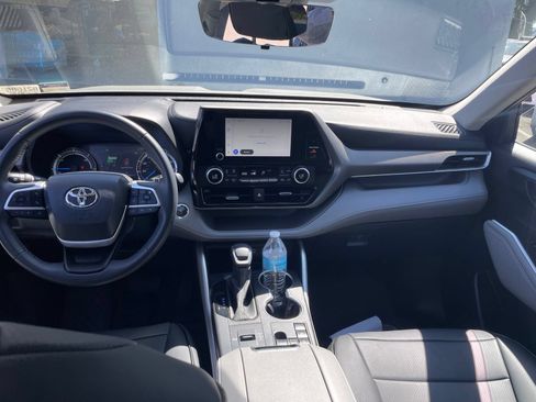 Used 2023 Toyota Highlander LE AWD/4WD image 8