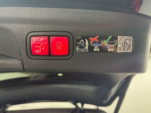 Certified 2025 Mercedes-Benz GLE 450 4MATIC image 33