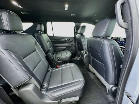 Used 2025 Chevrolet Traverse LT FWD image 19