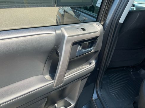 Used 2020 Toyota 4Runner SR5 AWD/4WD image 21