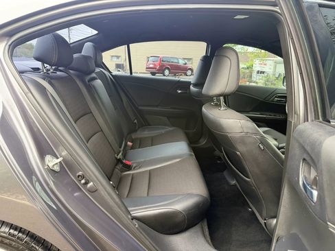 Used 2017 Honda Accord Sport image 31