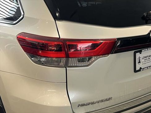 Used 2017 Toyota Highlander XLE w/ Protection Package #3 image 8