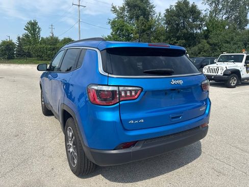 Used 2018 Jeep Compass Latitude w/ Popular Equipment Group AWD/4WD image 3