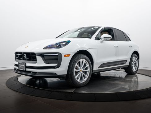 Certified 2026 Porsche Macan AWD/4WD image 1