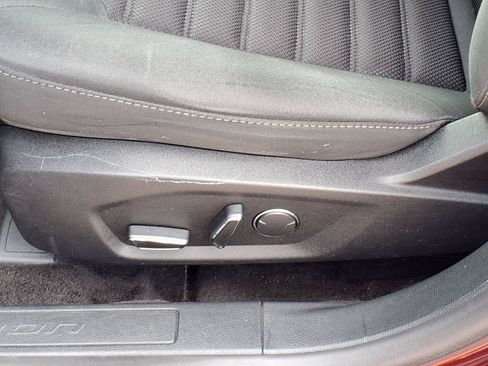 Used 2018 Ford Fusion SE w/ Fusion SE Technology Package FWD image 4
