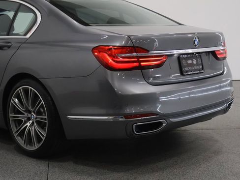 Used 2018 BMW 740i RWD image 10