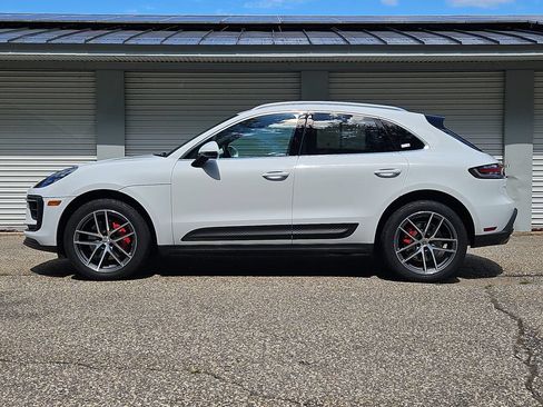 Certified 2023 Porsche Macan S AWD/4WD image 2