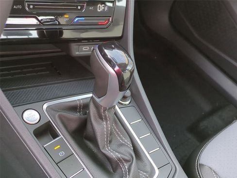 New 2026 Volkswagen Jetta SE FWD image 12