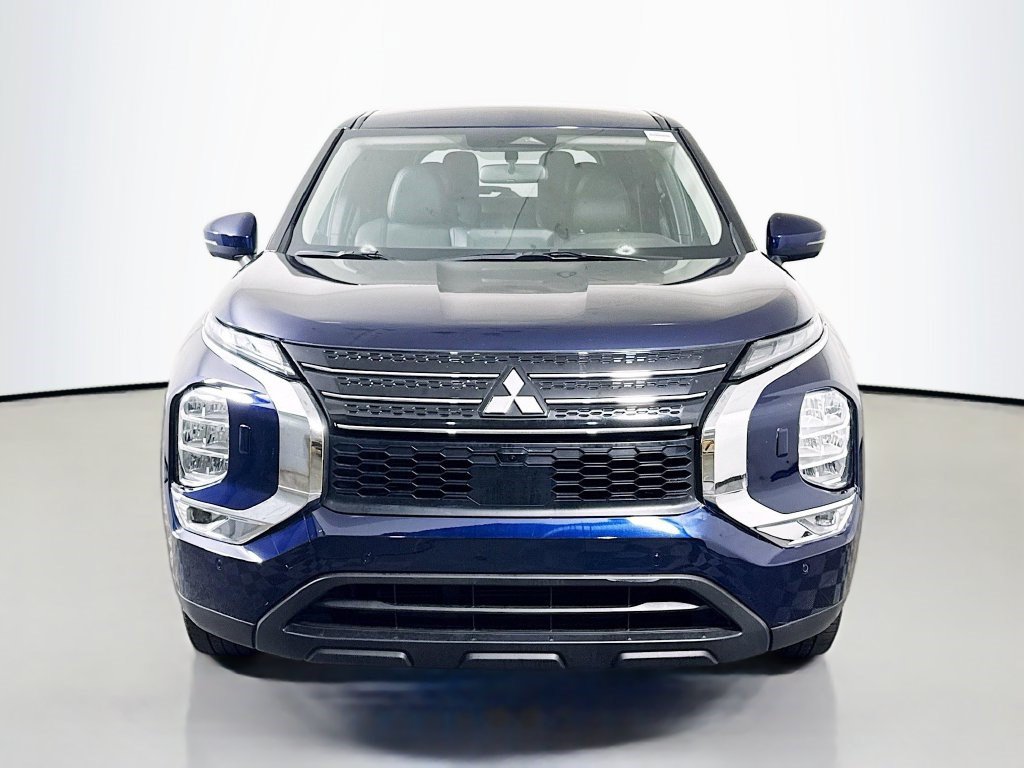 Used 2024 Mitsubishi Outlander SE AWD/4WD image 2