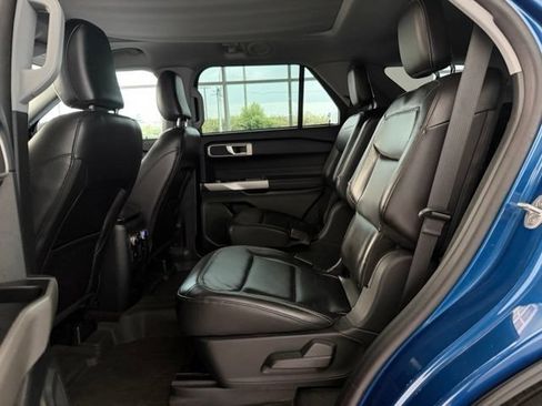 Used 2021 Ford Explorer XLT w/ Equipment Group 202A RWD image 4