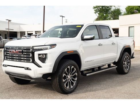 New 2026 GMC Canyon Denali image 4