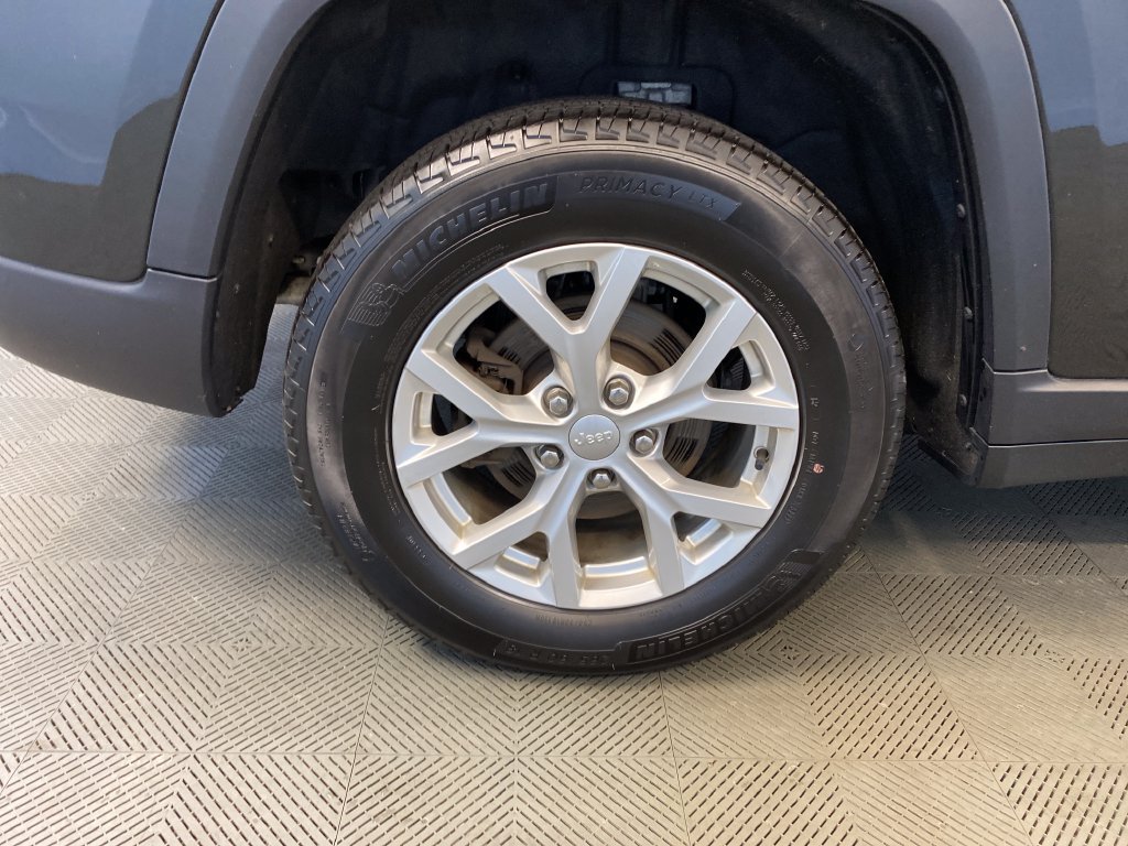 Used 2024 Jeep Grand Cherokee Limited AWD/4WD image 35