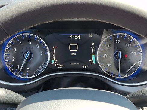 Used 2024 Chrysler Pacifica Touring-L FWD image 20