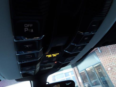 Used 2016 Porsche Cayenne image 39