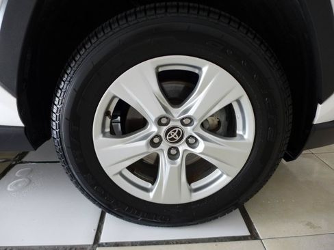 Used 2021 Toyota RAV4 XLE w/ Convenience Package FWD image 76