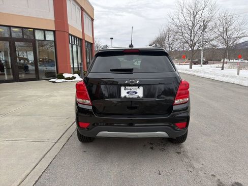 Used 2018 Chevrolet Trax LT w/ Sun & Sound Package image 6