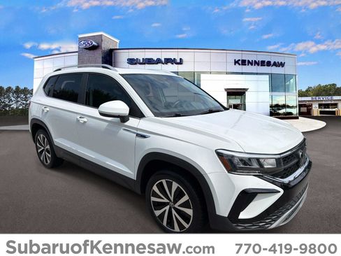 Used 2023 Volkswagen Taos SE FWD image 1