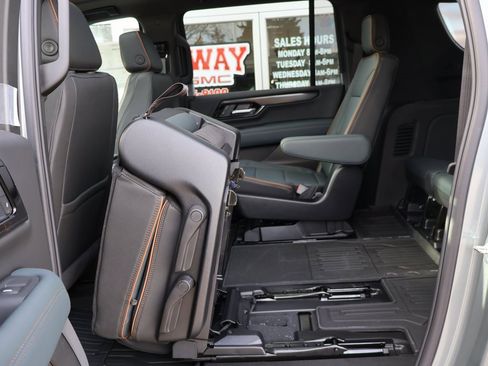 New 2026 GMC Yukon XL AT4 w/ AT4 Premium Package image 31