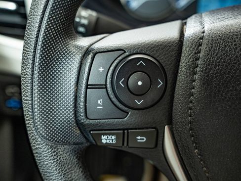 Used 2015 Toyota Corolla LE FWD image 26