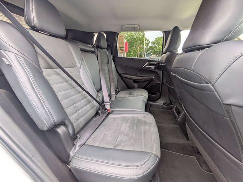 Used 2025 Mitsubishi Outlander SE AWD/4WD image 30