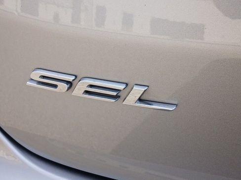 Used 2022 Ford Edge SEL image 27