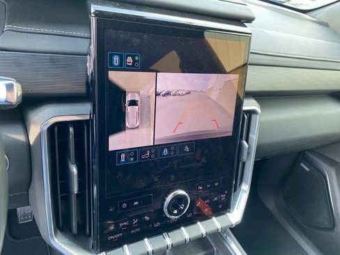 Used 2025 GMC Acadia Elevation image 25