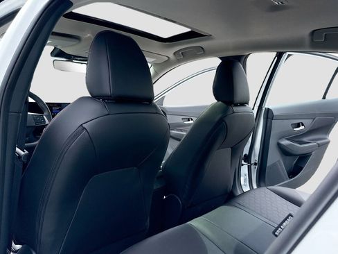 New 2026 Nissan Sentra SR FWD image 6