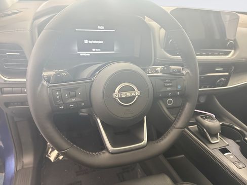Used 2023 Nissan Rogue Platinum w/ Platinum Premium Package AWD/4WD image 12