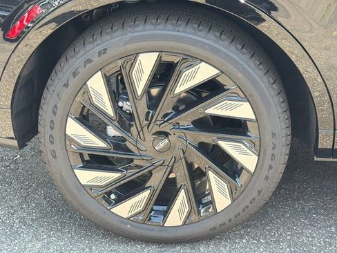 New 2026 Lincoln Nautilus Reserve AWD/4WD image 18