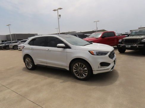 Used 2020 Ford Edge Titanium w/ Equipment Group 301A FWD image 6