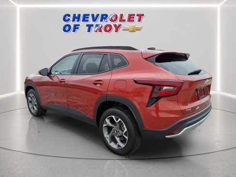 Used 2024 Chevrolet Trax LT w/ Driver Confidence Package FWD image 7