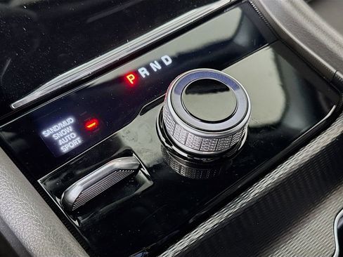 Used 2024 Jeep Grand Cherokee Limited w/ Black Appearance Package image 17