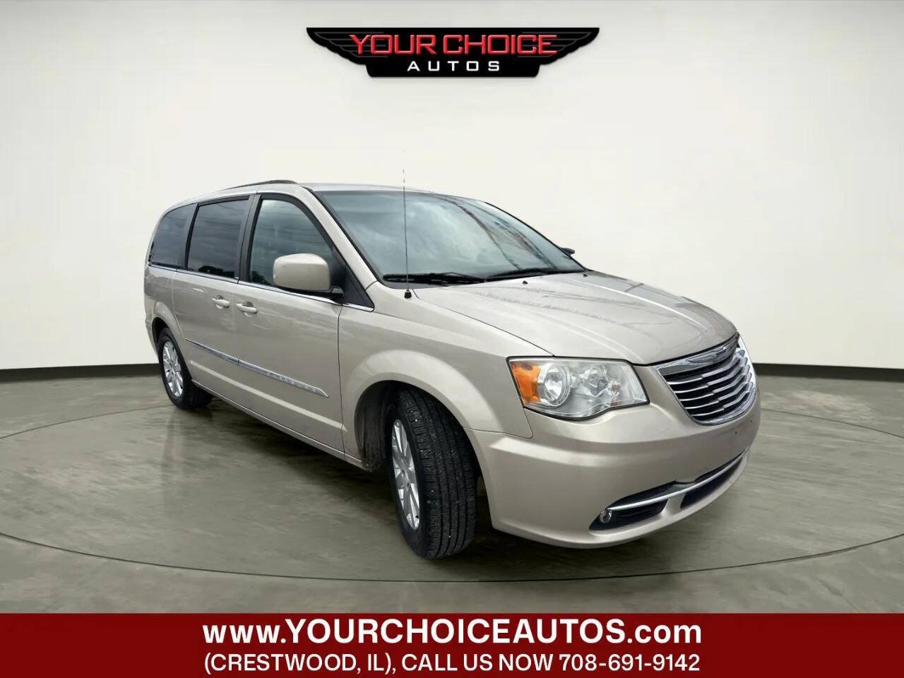 Used 2014 Chrysler Town & Country Touring FWD image 7