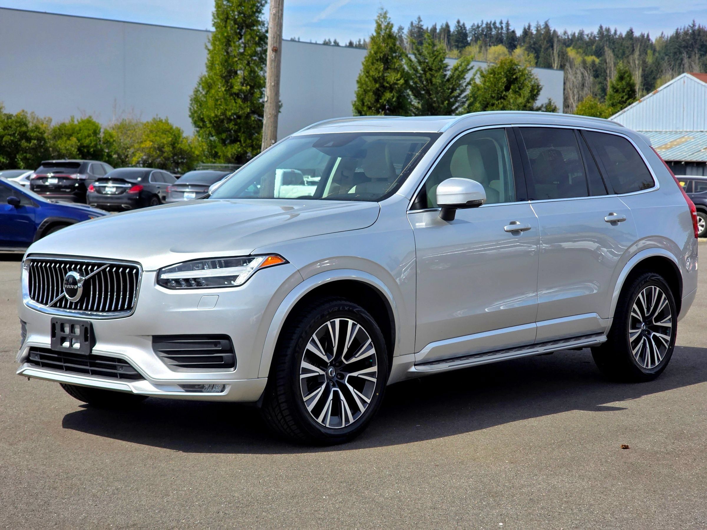 Used 2021 Volvo XC90 T6 Momentum AWD/4WD image 3
