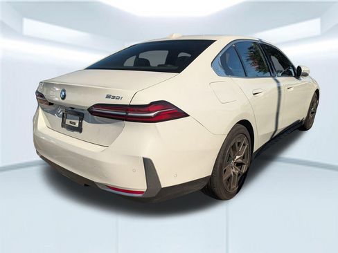 Used 2026 BMW 530i RWD image 2