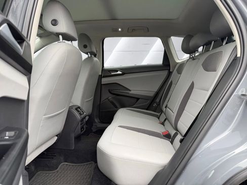 Used 2022 Volkswagen Taos SE image 11