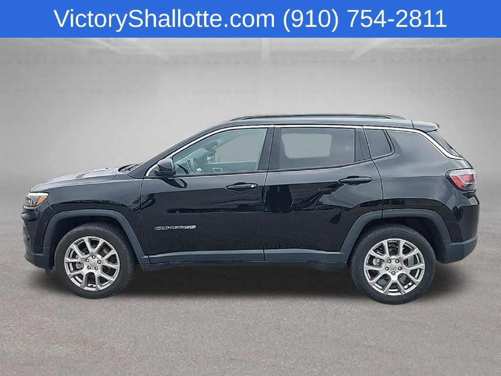 Used 2022 Jeep Compass Latitude w/ Sun and Sound Group AWD/4WD image 16
