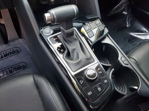 Used 2025 Kia Sportage SX image 26