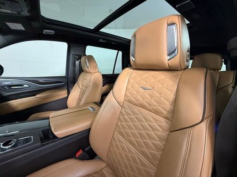 Certified 2023 Cadillac Escalade Sport w/ LPO, ONYX Package image 5