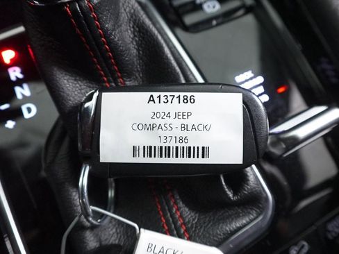 Used 2024 Jeep Compass Trailhawk image 33