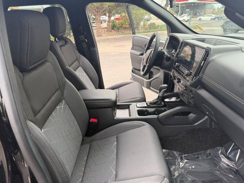 Used 2026 Nissan Frontier SV w/ All-Weather Content Package AWD/4WD image 19