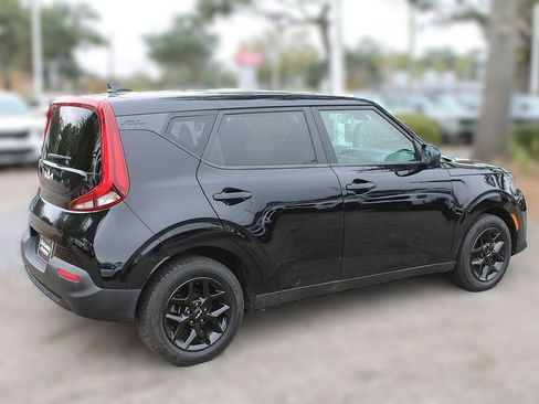 Certified 2022 Kia Soul LX w/ Technology Package image 6