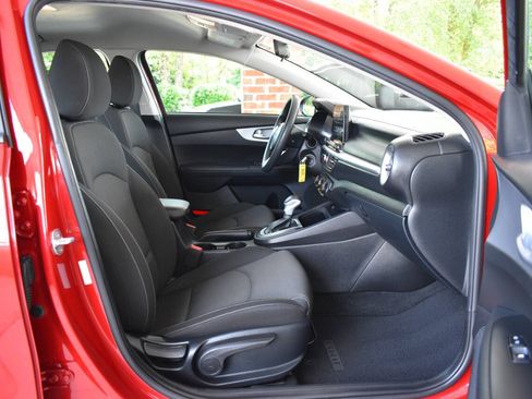 Used 2023 Kia Forte LXS FWD image 8