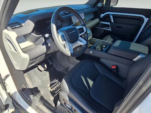 Used 2023 Land Rover Defender 130 X-Dynamic SE image 19