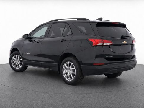 Used 2024 Chevrolet Equinox LS w/ LS Convenience Package FWD image 3