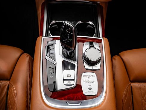 Certified 2022 BMW ALPINA B7 xDrive w/ Luxury Rear Seating Package image 41